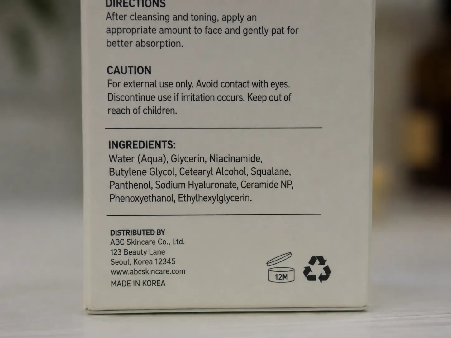 Cosmetic ingredient list in descending order on product label — how to read beauty labels